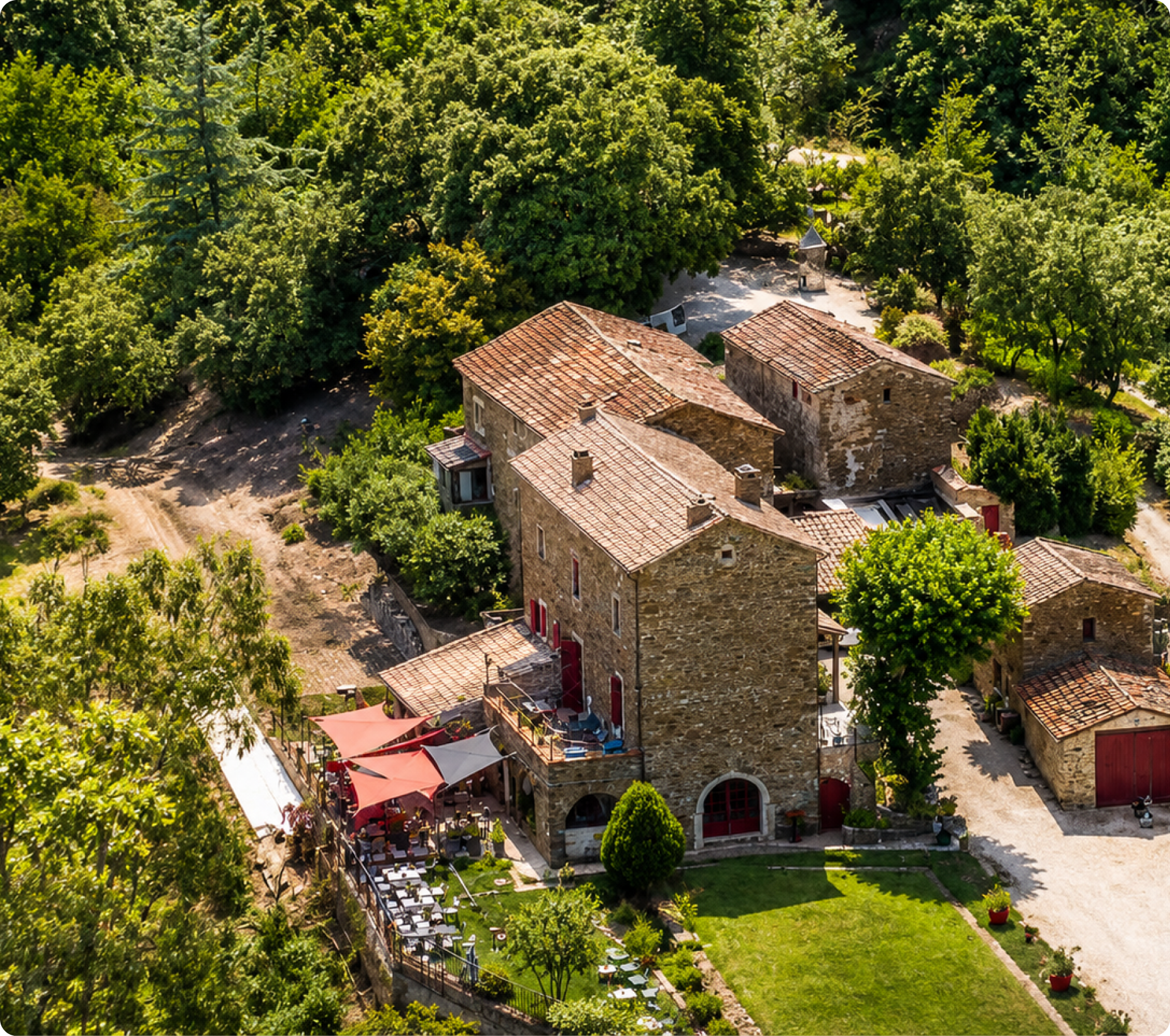 Notre Histoire - Auberge Du Mas De Daumet - restaurant SAINT-MARTIAL - Alexis Domergue - Juliette Casabo